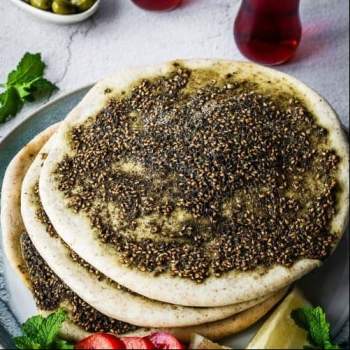 Medium Manakish Akkawi Zaatar