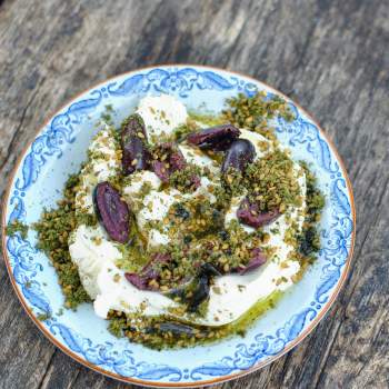 Medium Labneh Zaatar Olive